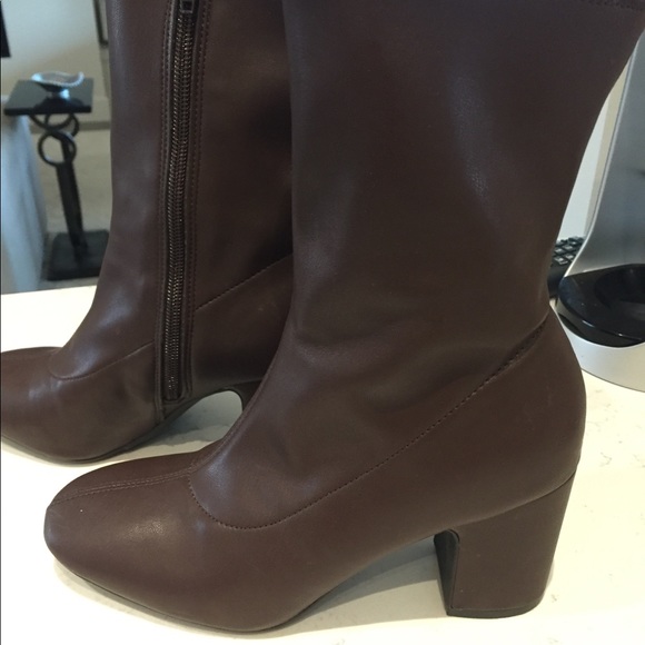 Aerosoles Super Soft Brown Mid Calf   Zippered Boot. - Picture 3 of 4